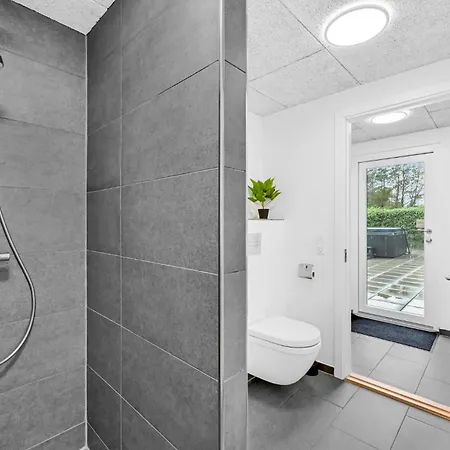 4 Bedroom Lovely In * Tarm