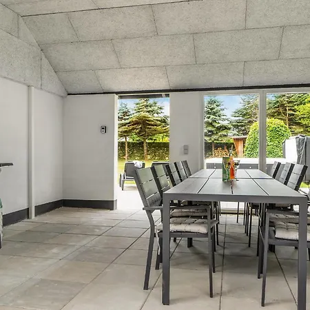 Feriehus 4 Bedroom Lovely In