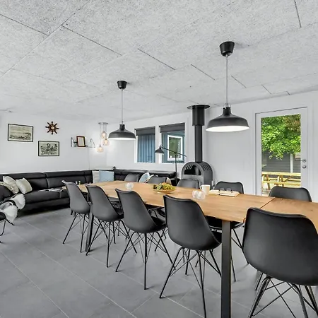 4 Bedroom Lovely In Feriehus Tarm