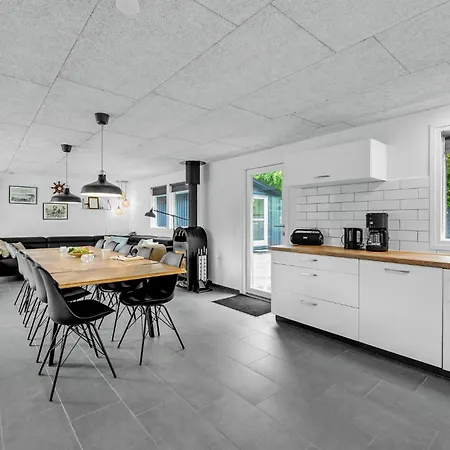4 Bedroom Lovely In Feriehus