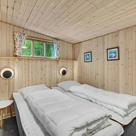 Feriehus 4 Bedroom Lovely In