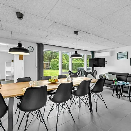 펜션 4 Bedroom Lovely In Tarm