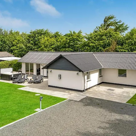 4 Bedroom Lovely In * Tarm