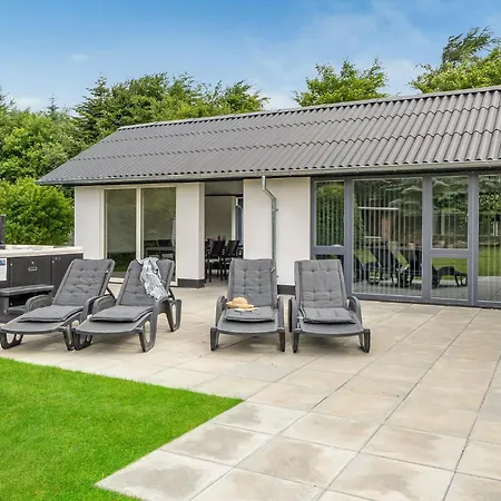 4 Bedroom Lovely In