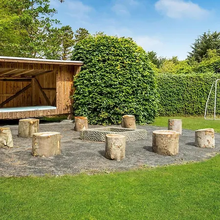 Feriehus 4 Bedroom Lovely In