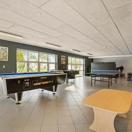 펜션 4 Bedroom Lovely In