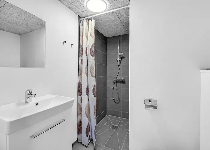 4 Bedroom Lovely In Ferienhaus