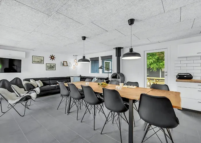 4 Bedroom Lovely In Ferienhaus Tarm