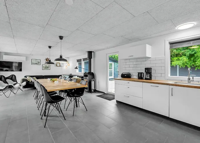 4 Bedroom Lovely In Ferienhaus