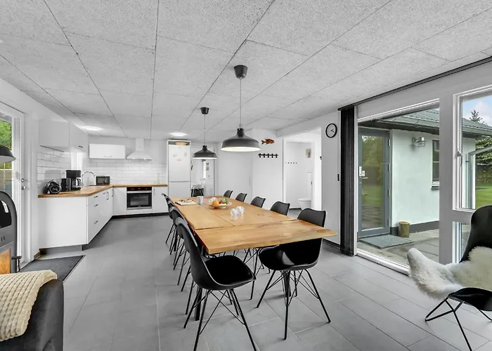 4 Bedroom Lovely In Ferienhaus *