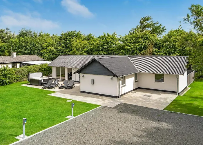 4 Bedroom Lovely In * Tarm